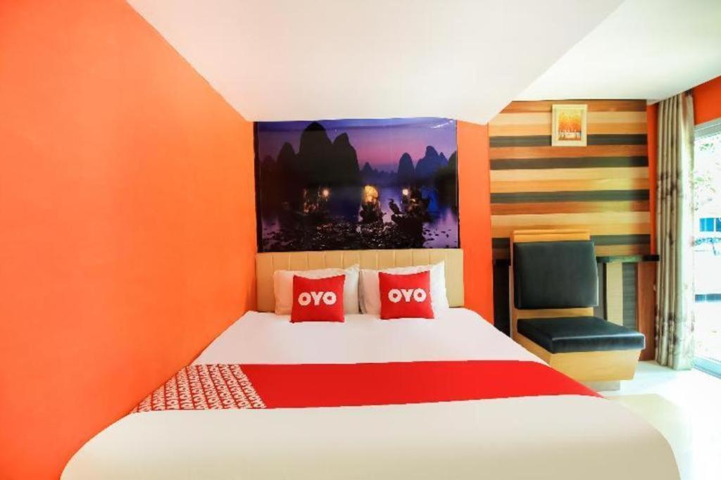 Oyo 271 The Resort Romklao Bangkok Eksteriør billede