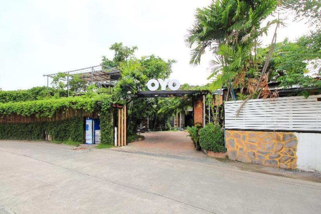 Oyo 271 The Resort Romklao Bangkok Eksteriør billede