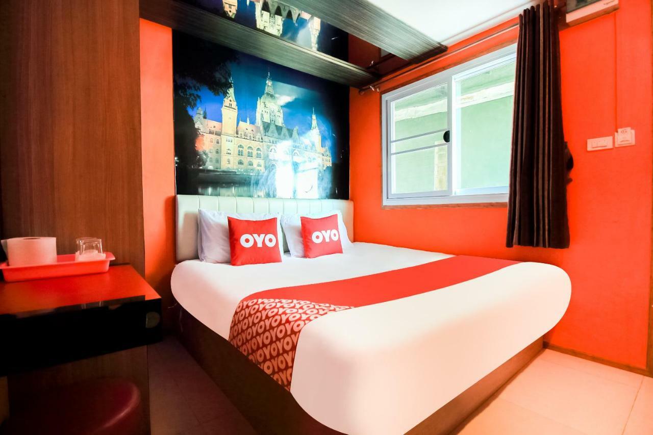 Oyo 271 The Resort Romklao Bangkok Eksteriør billede