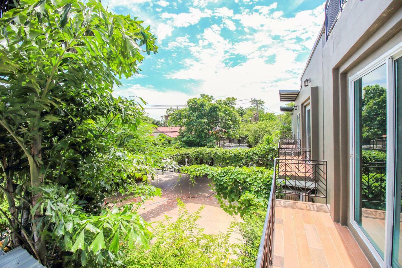 Oyo 271 The Resort Romklao Bangkok Eksteriør billede