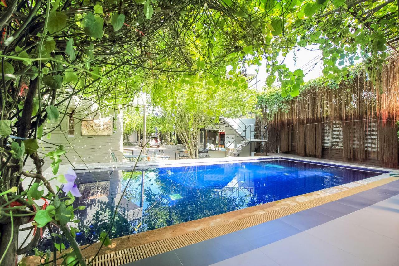 Oyo 271 The Resort Romklao Bangkok Eksteriør billede