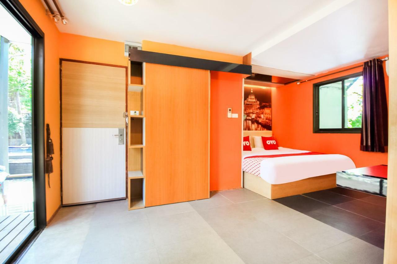 Oyo 271 The Resort Romklao Bangkok Eksteriør billede
