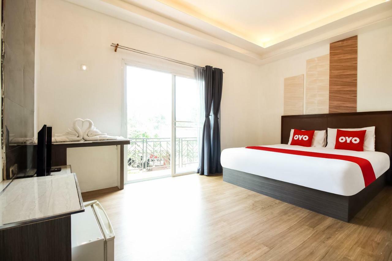Oyo 271 The Resort Romklao Bangkok Eksteriør billede